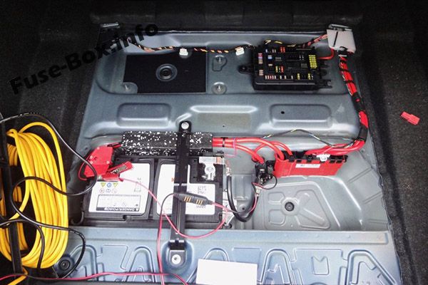 The location of the fuses in the trunk: BMW 1-Series