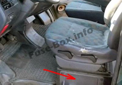 Fuse Box under driver's seat (location): Mercedes-Benz Vito (1996-2003)