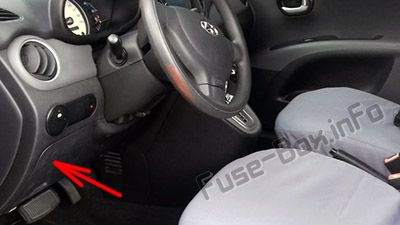 The location of the fuses in the passenger compartment: Hyundai i10 (2010, 2013)