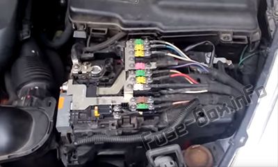 Fuses on the battery: Peugeot 508 (2011-2017)