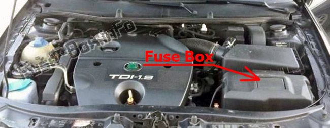 The location of the fuses in the engine compartment: Skoda Octavia (2010)