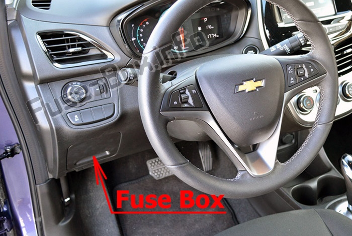 The location of the fuses in the passenger compartment: Chevrolet Spark (M400; 2016-2019..)