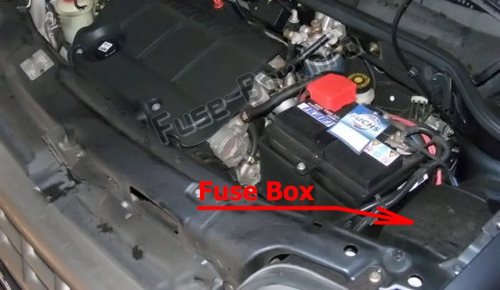 The location of the fuses in the engine compartment: Fiat Doblo (mk1; 2005-2009)