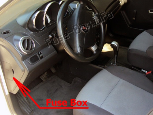 The location of the fuses in the passenger compartment: Pontiac G3 (2009-2010)